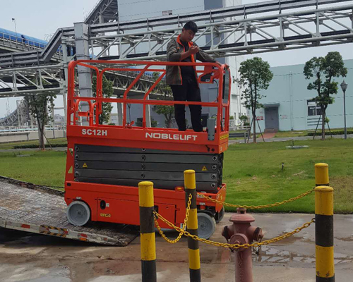 諾力(lì)剪叉式(shi)高空作(zuò)業平台(tai)服役于(yú)莆田湄(méi)洲灣電(dian)廠